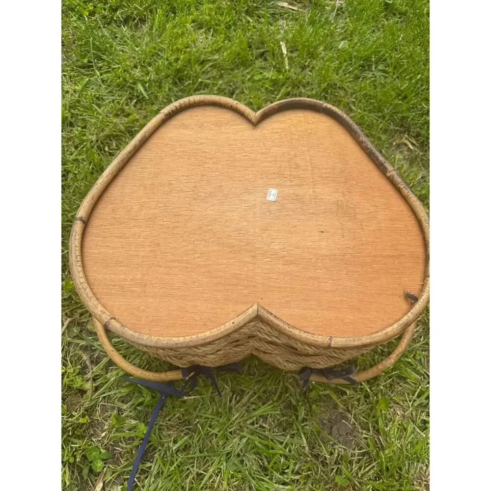 Heart Shaped Woven Wicker Picnic Basket - Picture 4 of 5